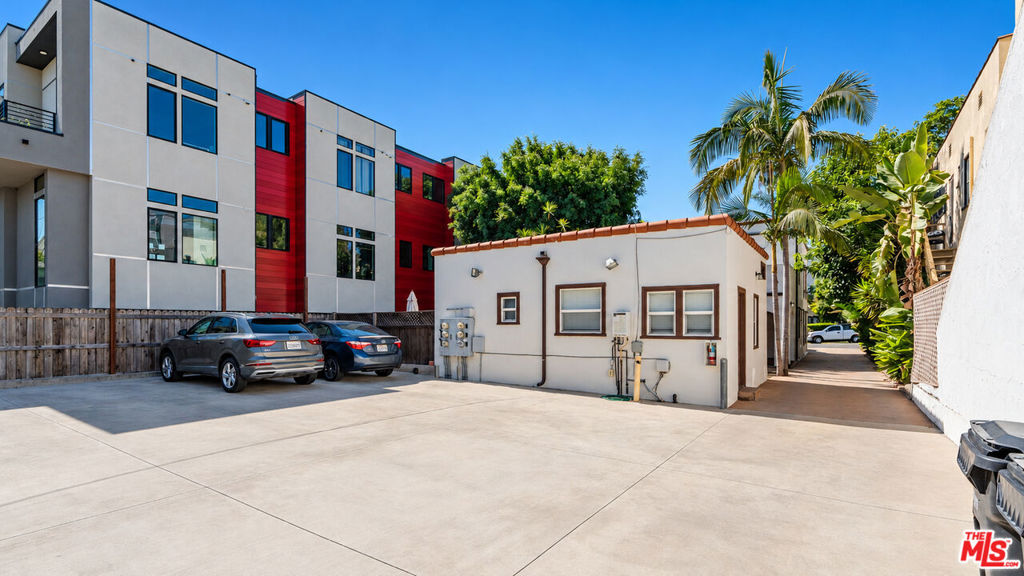 1206 N Orange Grove Avenue Property Photo 17