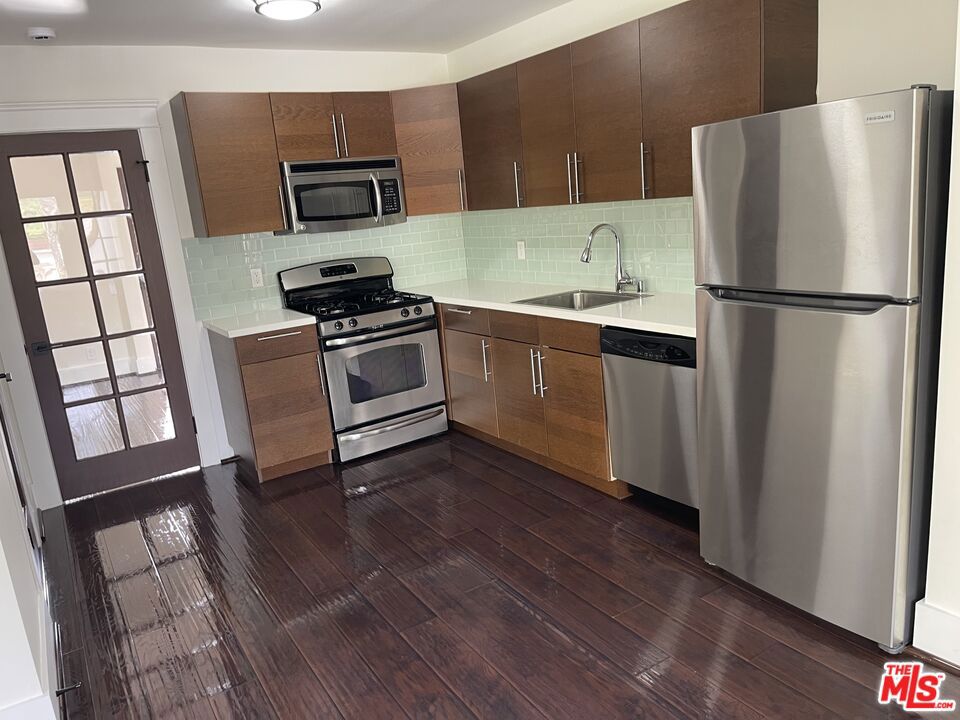 1206 N Orange Grove Avenue Property Photo 18