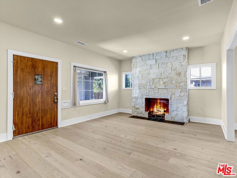2255 W 29th Street Property Photo 5