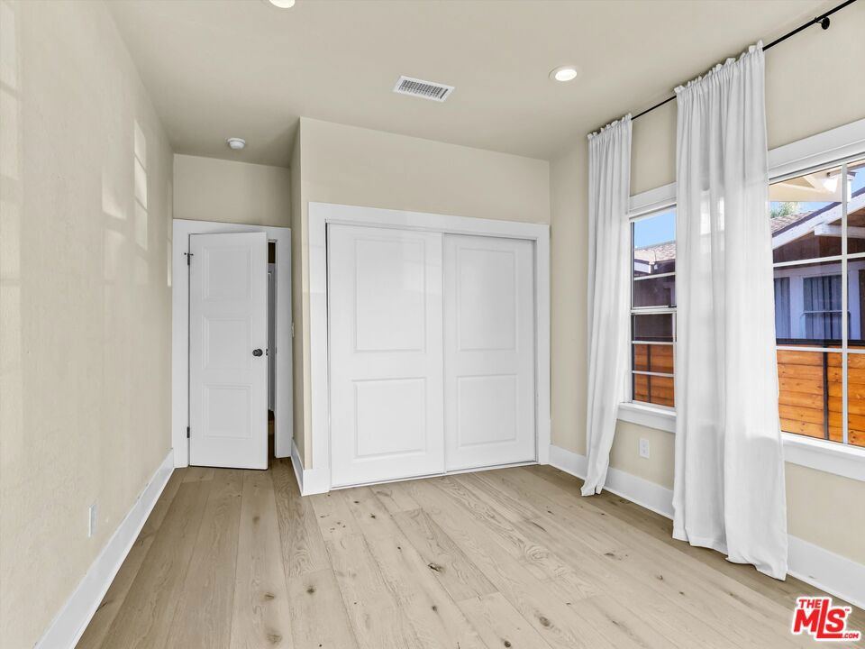 2255 W 29th Street Property Photo 17