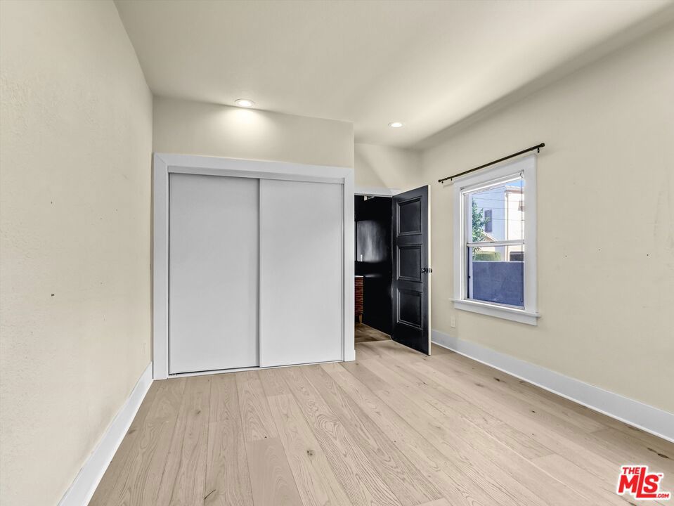 2255 W 29th Street Property Photo 20