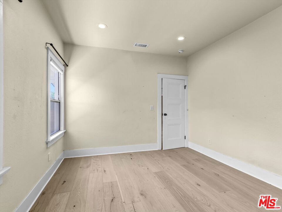2255 W 29th Street Property Photo 22