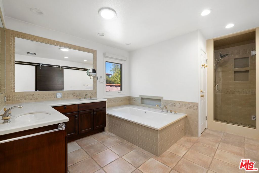 1033 Wellesley Avenue Property Photo 16