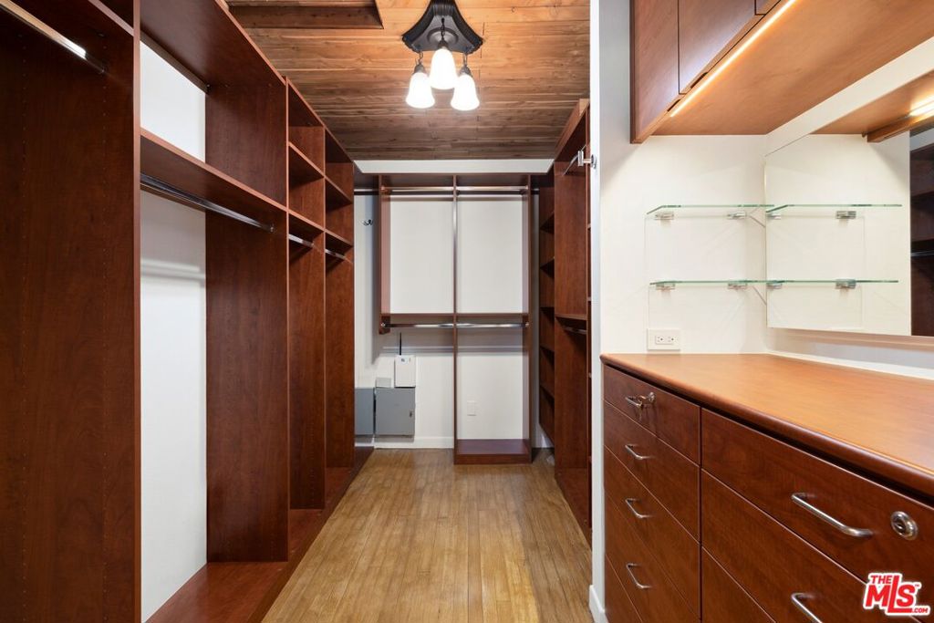 1033 Wellesley Avenue Property Photo 17