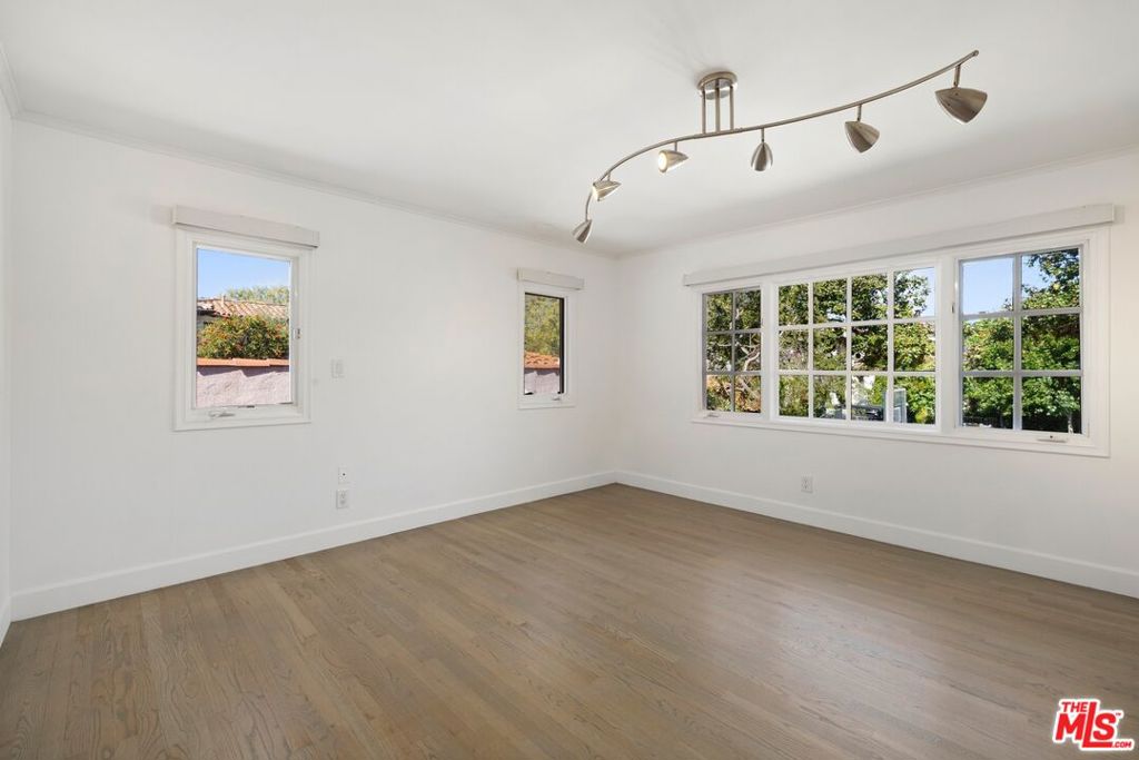 1033 Wellesley Avenue Property Photo 20
