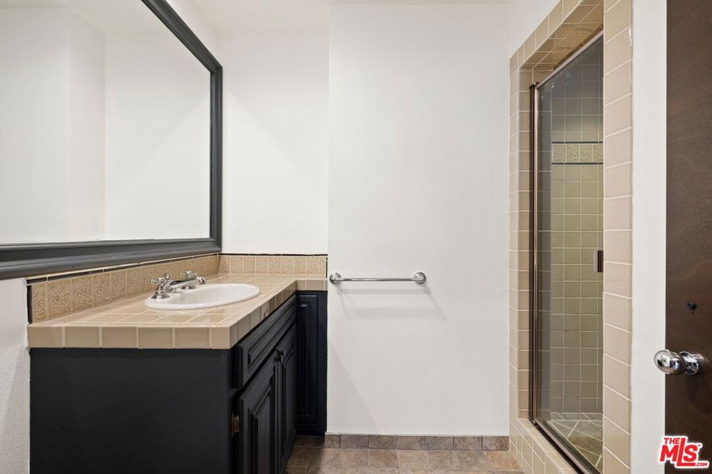 1033 Wellesley Avenue Property Photo 21