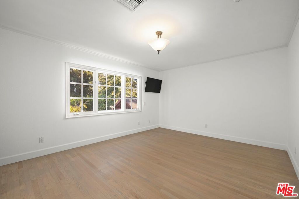 1033 Wellesley Avenue Property Photo 22