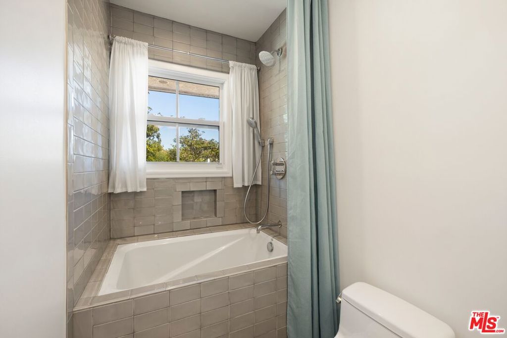 1033 Wellesley Avenue Property Photo 23