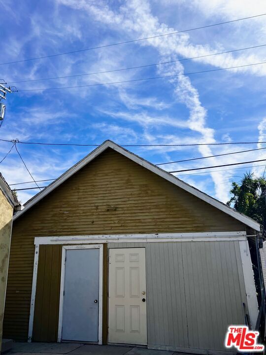 220 N Oxford Avenue Property Photo 6