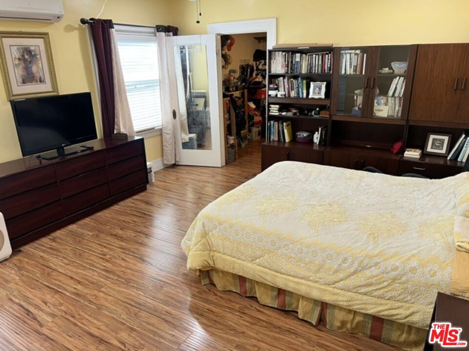 220 N Oxford Avenue Property Photo 16
