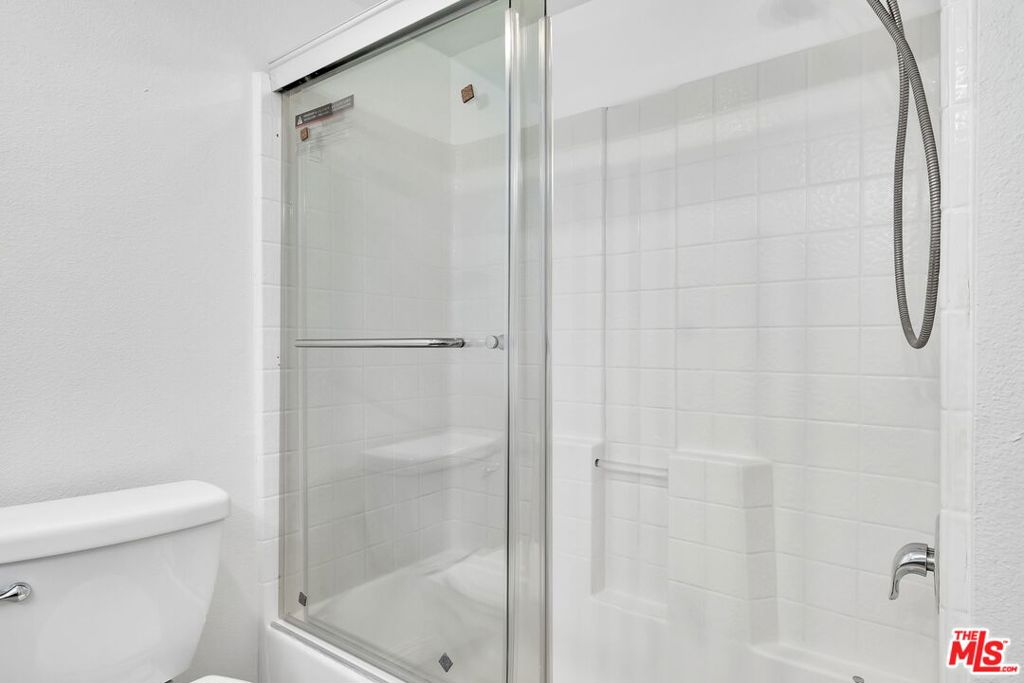 4501 Cedros Avenue 206 Property Photo 14