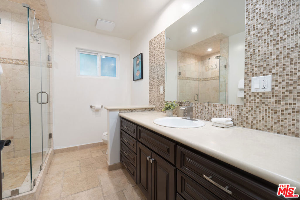 5181 Densmore Avenue Property Photo 14