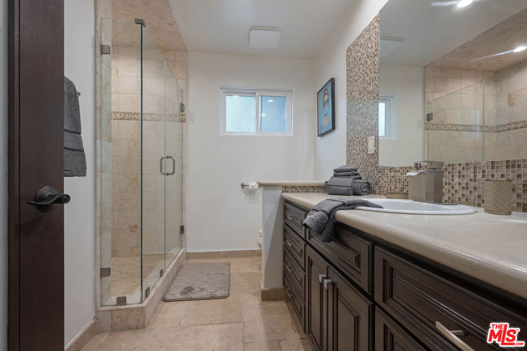5181 Densmore Avenue Property Photo 17