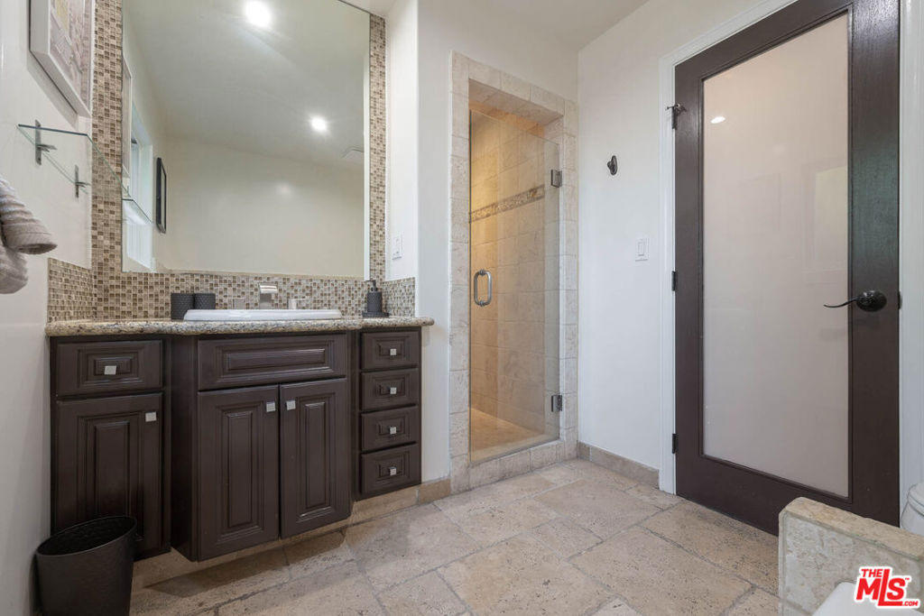 5181 Densmore Avenue Property Photo 18