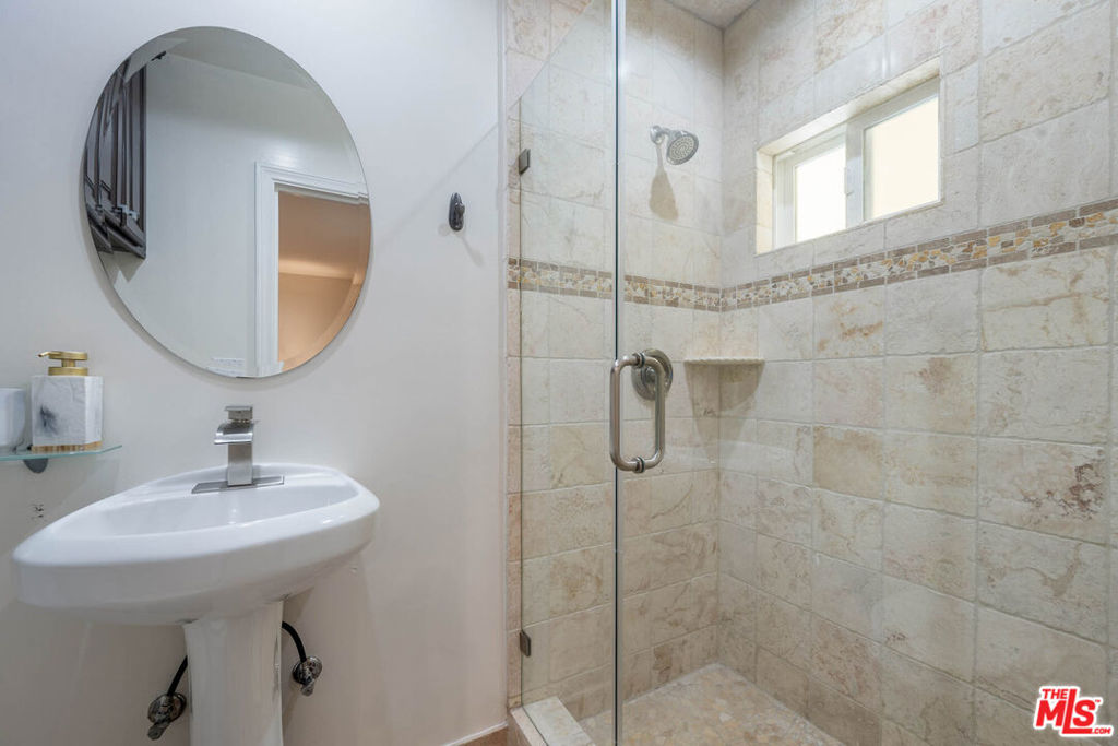 5181 Densmore Avenue Property Photo 20