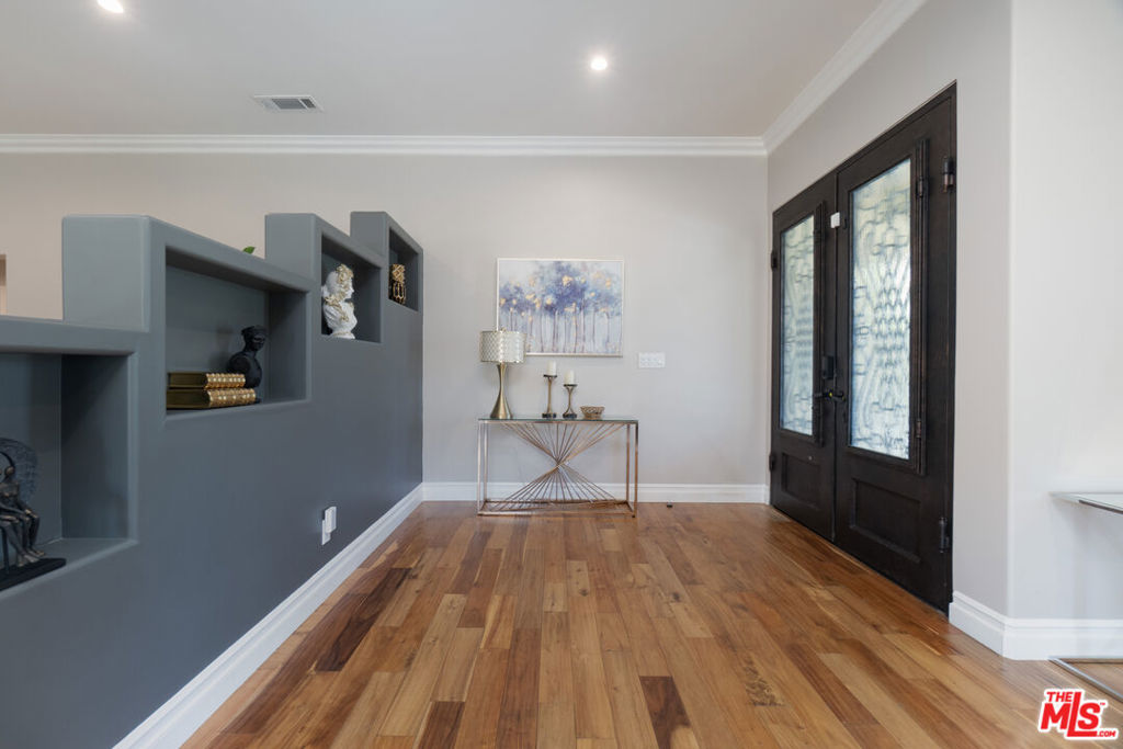 5181 Densmore Avenue Property Photo 24