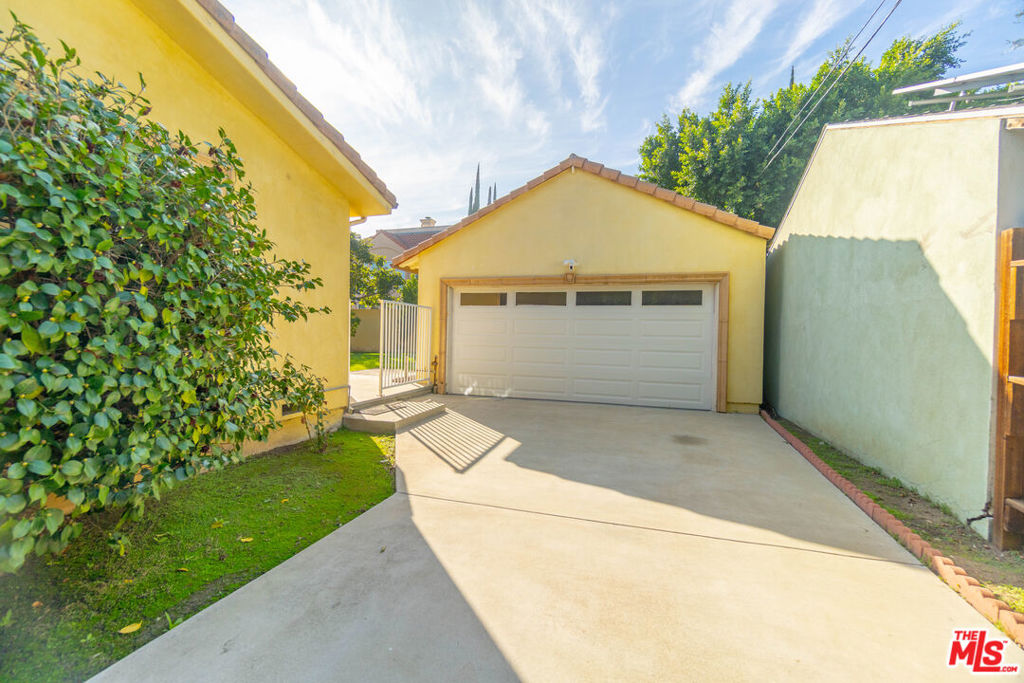 5181 Densmore Avenue Property Photo 33