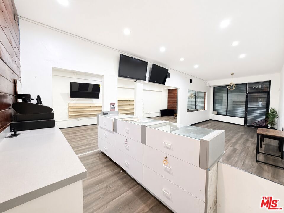 355 N N Fairfax Avenue Property Photo 14
