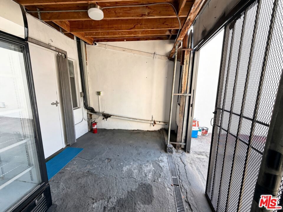 355 N N Fairfax Avenue Property Photo 17