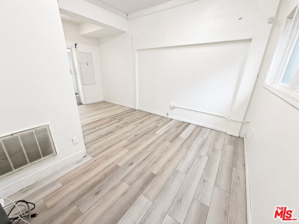 355 N N Fairfax Avenue Property Photo 19