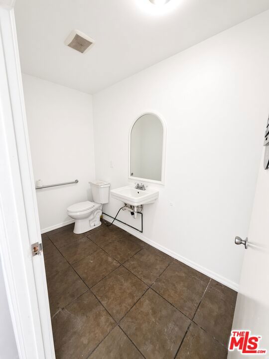 355 N N Fairfax Avenue Property Photo 32