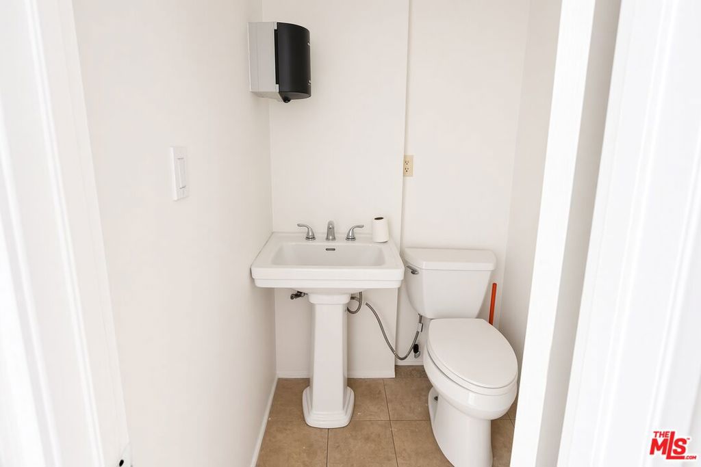 355 N N Fairfax Avenue Property Photo 33
