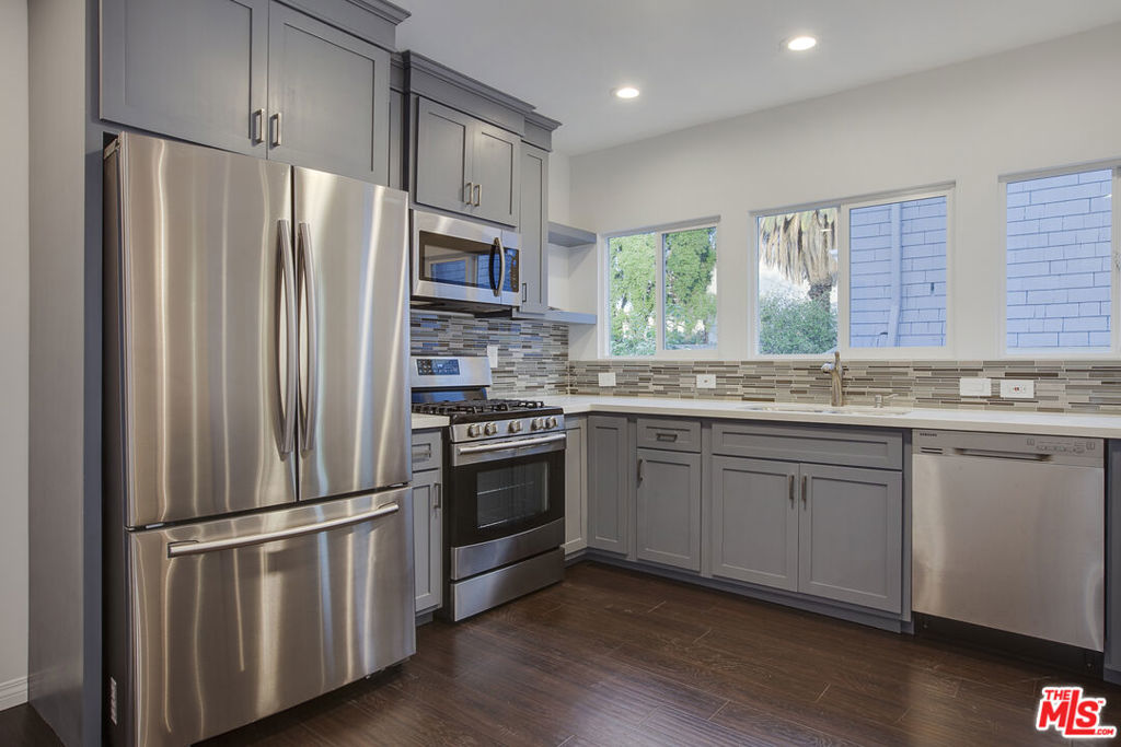 2765 W 8th Street Property Photo 4