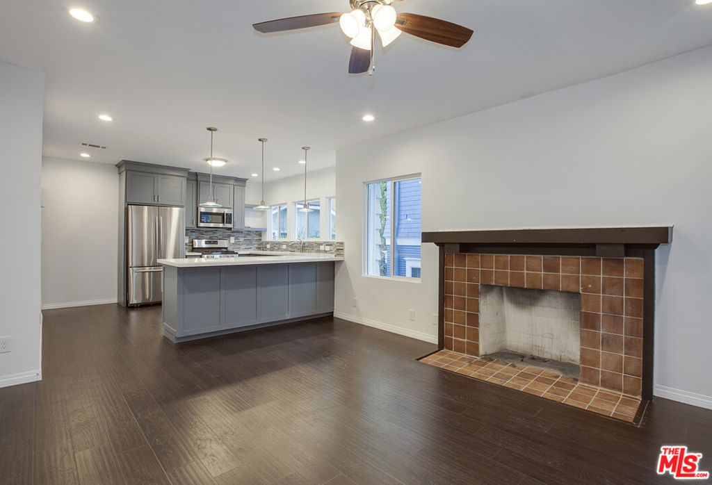 2765 W 8th Street Property Photo 6