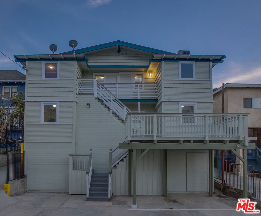 2765 W 8th Street Property Photo 8