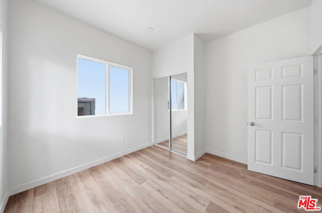 3026 W 12th Street Property Photo 6