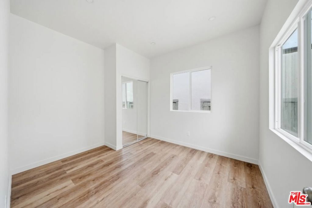 3026 W 12th Street Property Photo 7