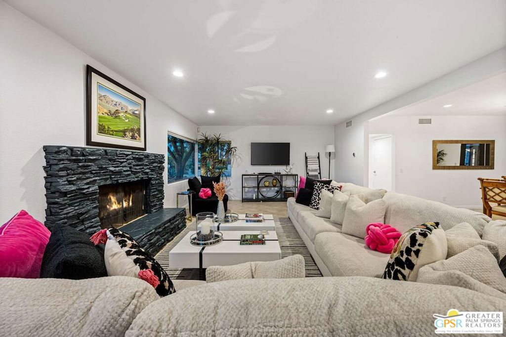 73255 Grapevine Street Property Photo 3
