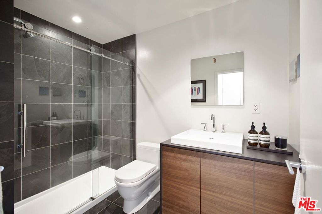 500 Molino Street 204 Property Photo 20