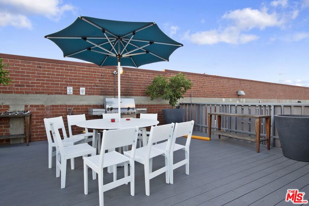 500 Molino Street 204 Property Photo 21