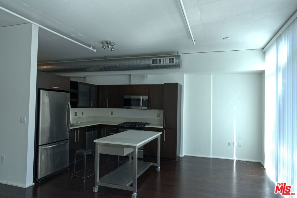 1100 S Hope Street 1111 Property Photo 2