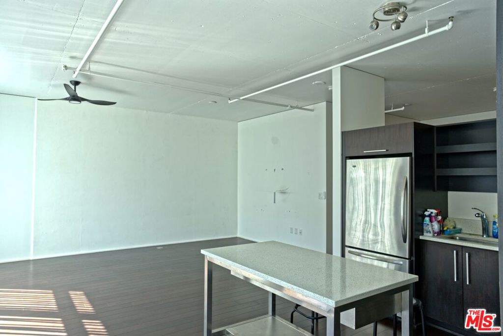 1100 S Hope Street 1111 Property Photo 4