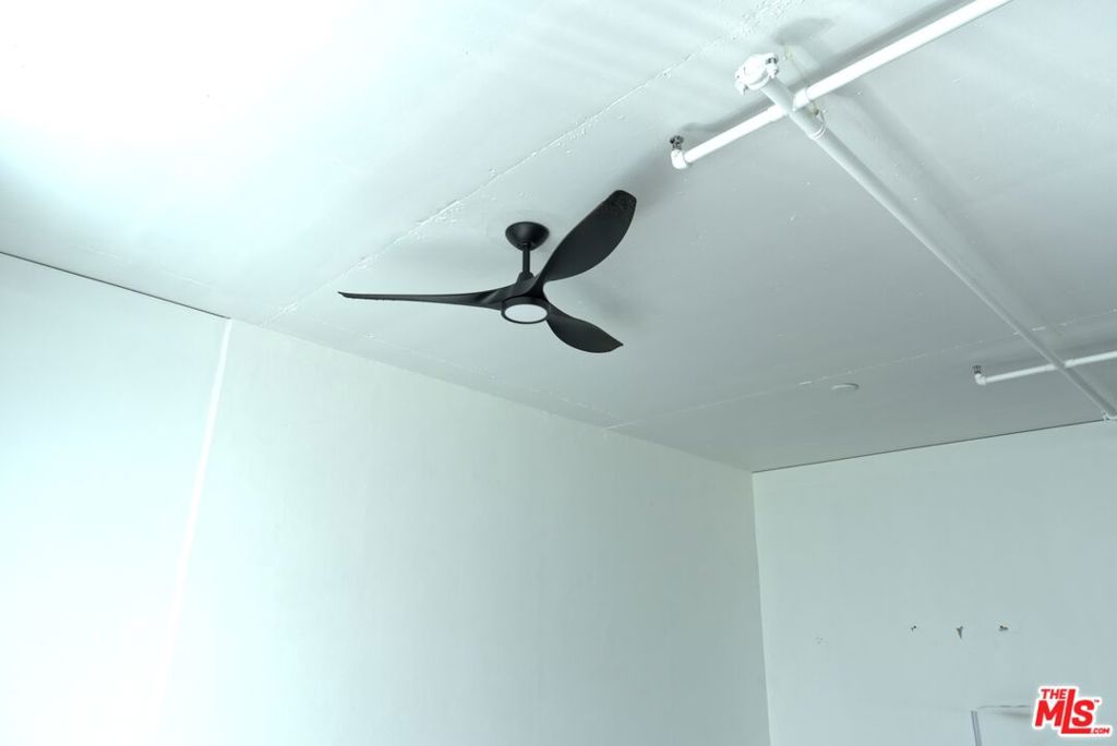 1100 S Hope Street 1111 Property Photo 5