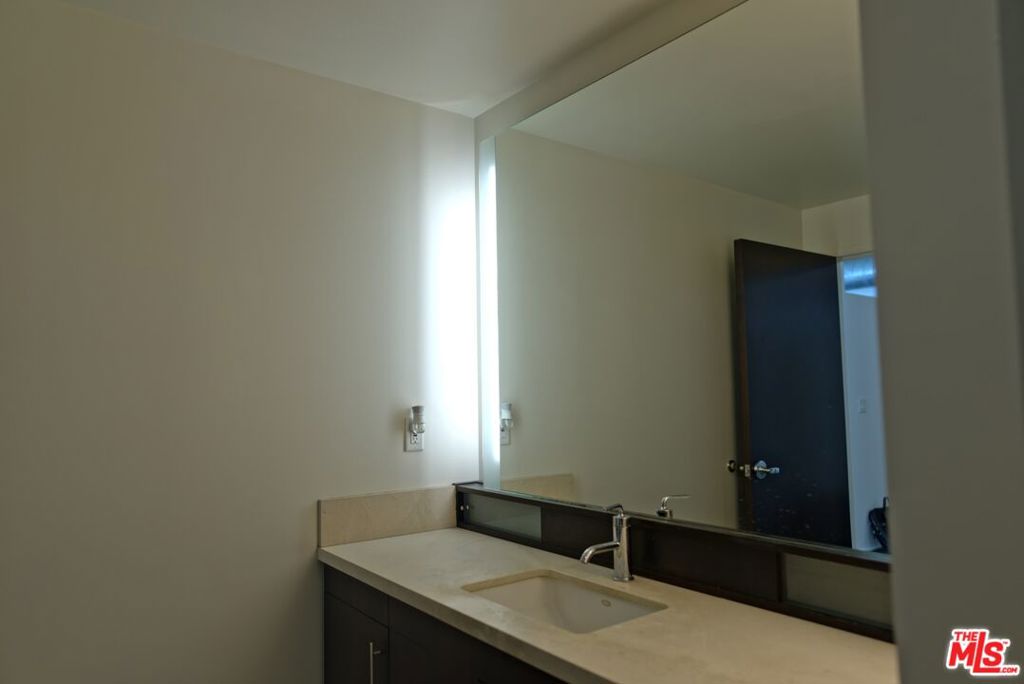 1100 S Hope Street 1111 Property Photo 23
