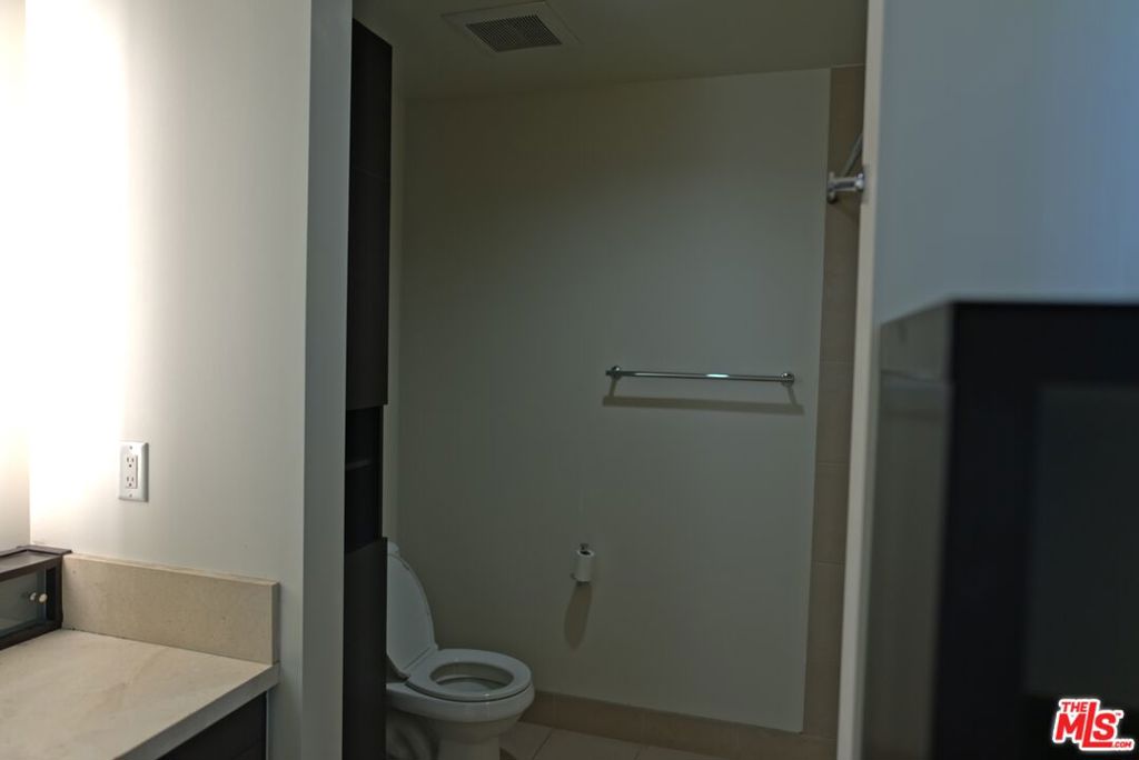 1100 S Hope Street 1111 Property Photo 24