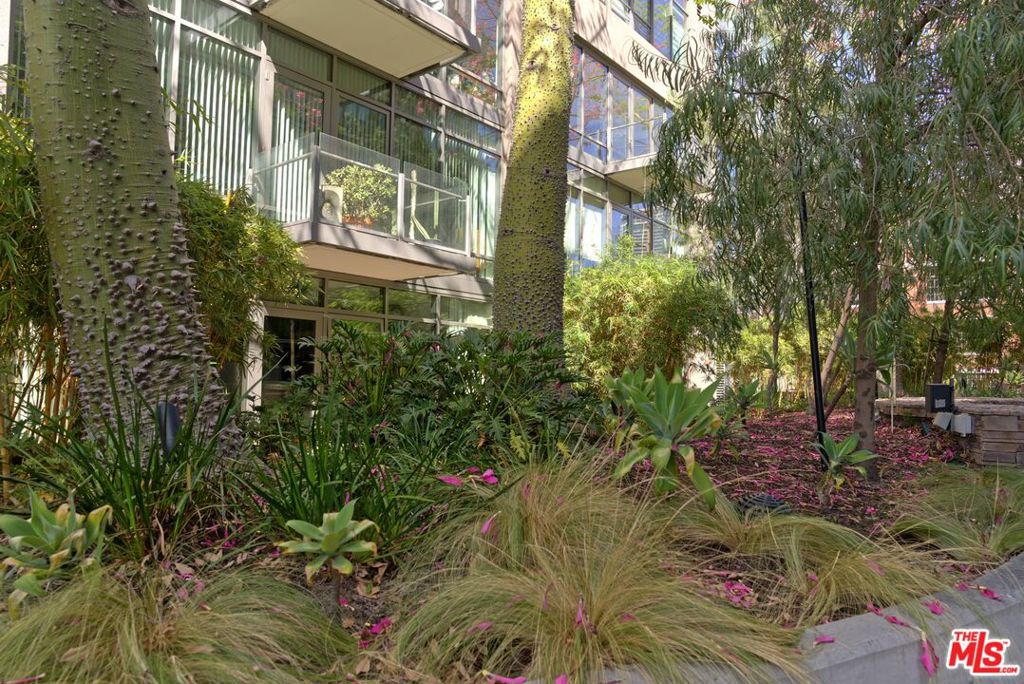 1100 S Hope Street 1111 Property Photo 36