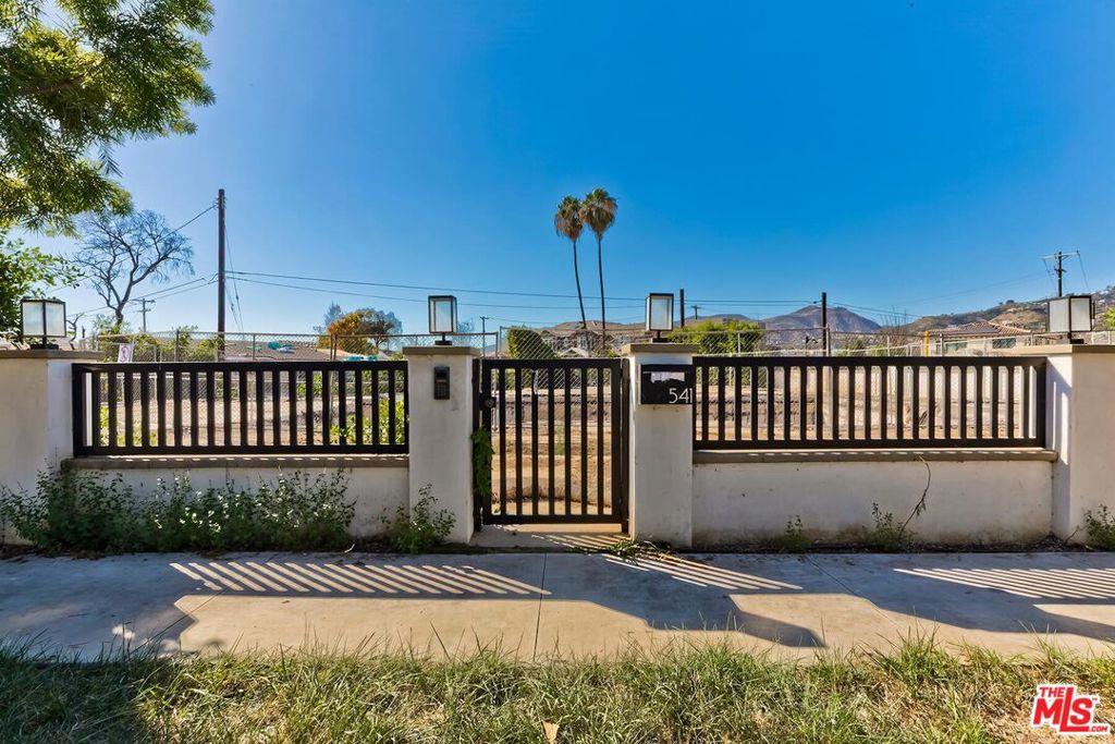 541 Almar Avenue Property Photo 8