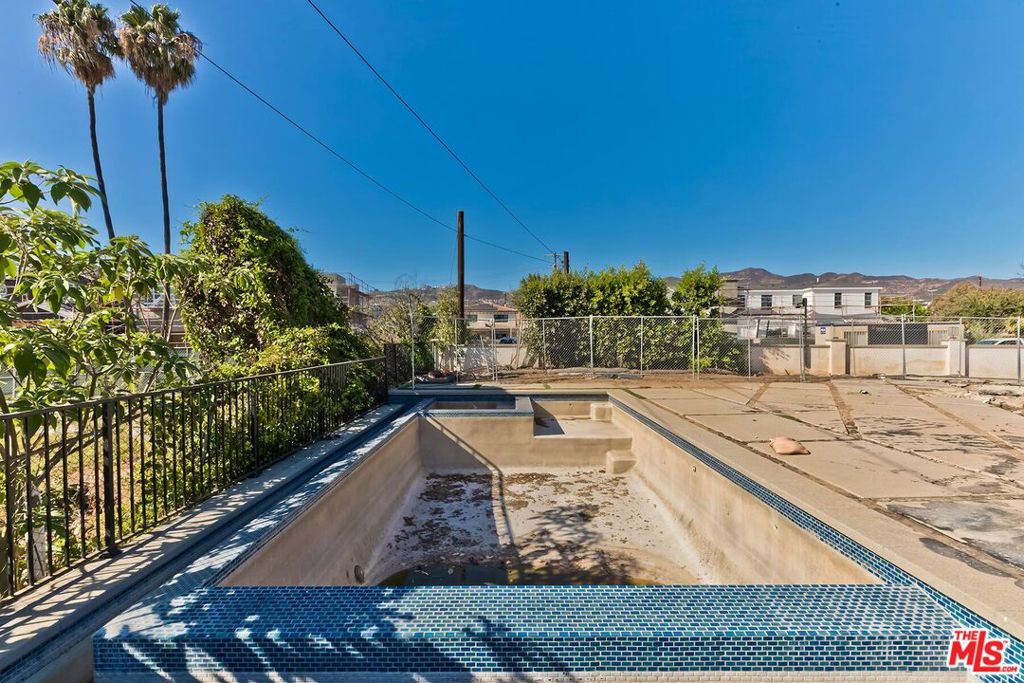 541 Almar Avenue Property Photo 13