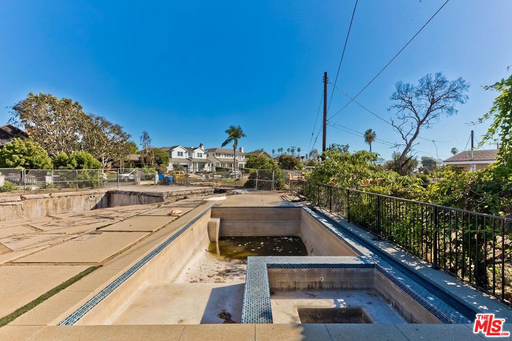 541 Almar Avenue Property Photo 14