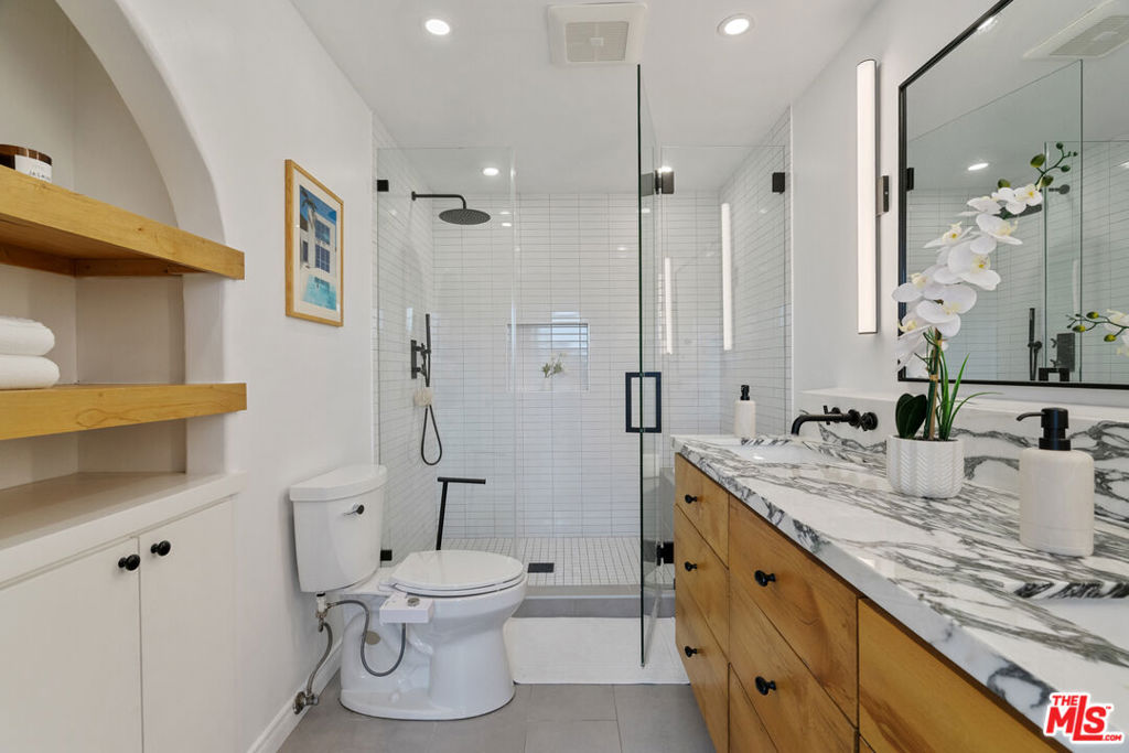 535 E Walnut Avenue B Property Photo 9
