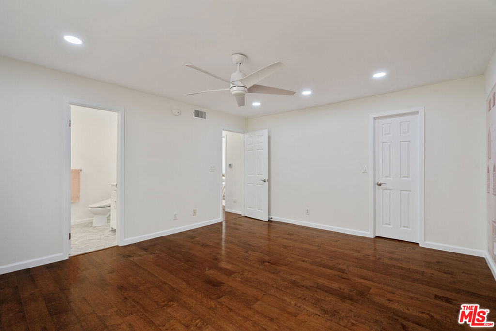 535 E Walnut Avenue B Property Photo 13
