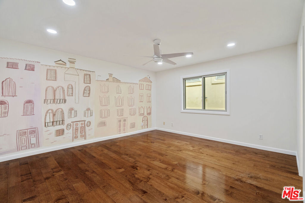 535 E Walnut Avenue B Property Photo 14