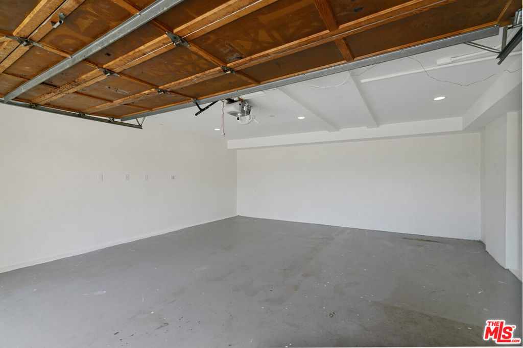 535 E Walnut Avenue B Property Photo 32