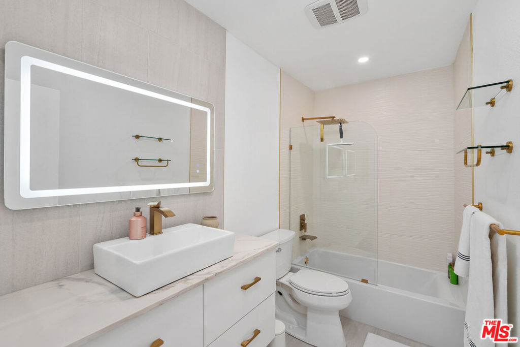 1222 N Olive Drive 201 Property Photo 13