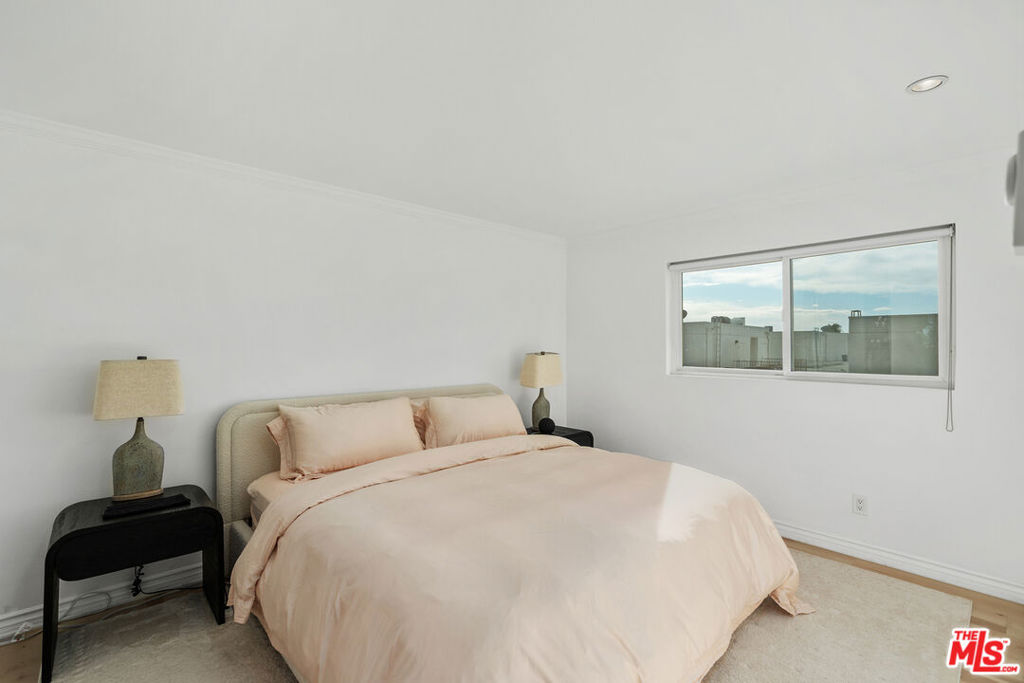 1222 N Olive Drive 201 Property Photo 17