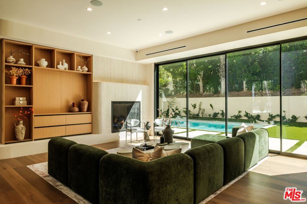 18100 Karen Drive Property Photo 4